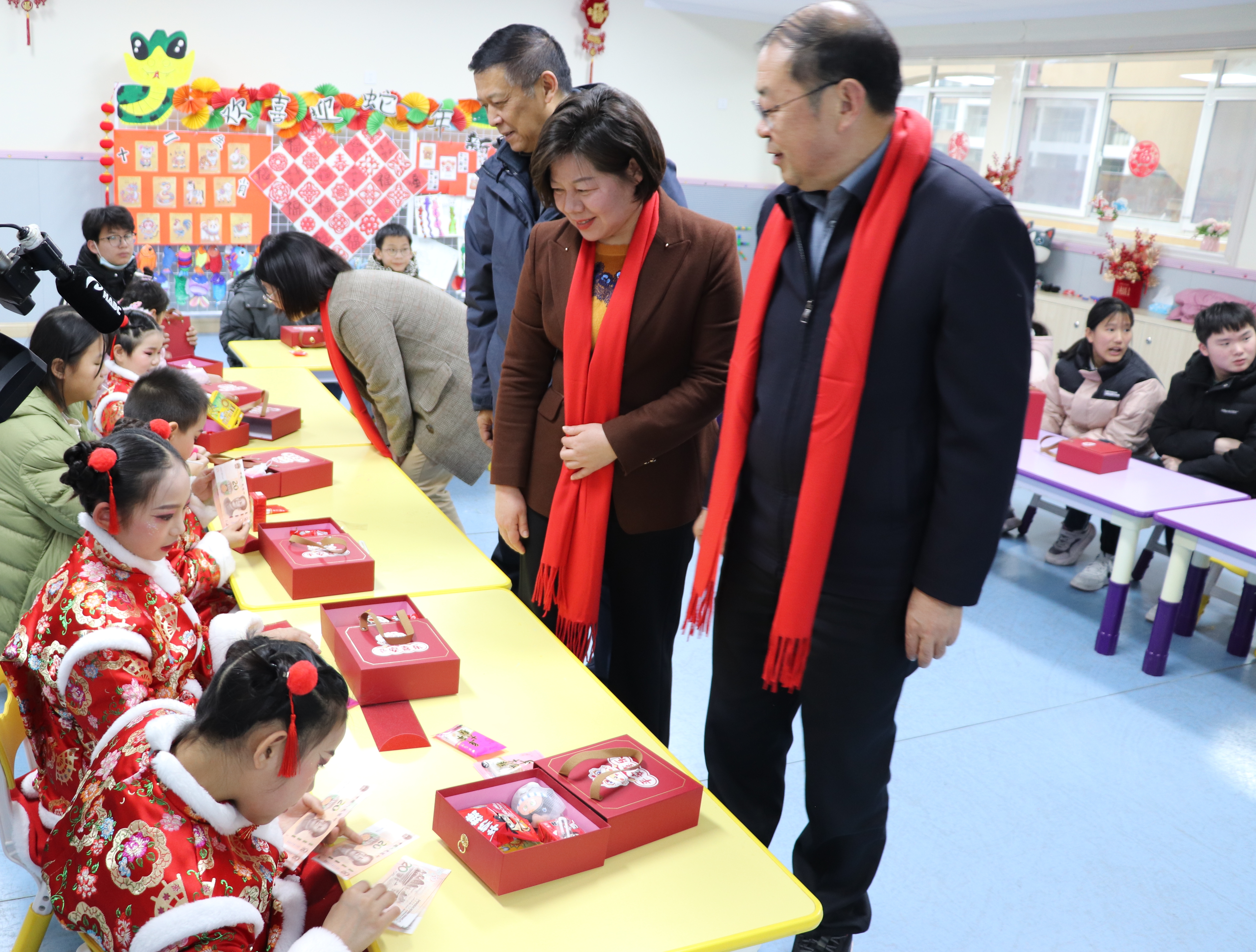 “万香陪您过大年”走进市社会福利院