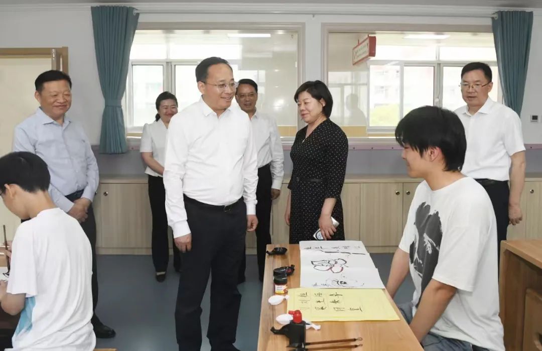 顾坤开展“六一”走访慰问活动