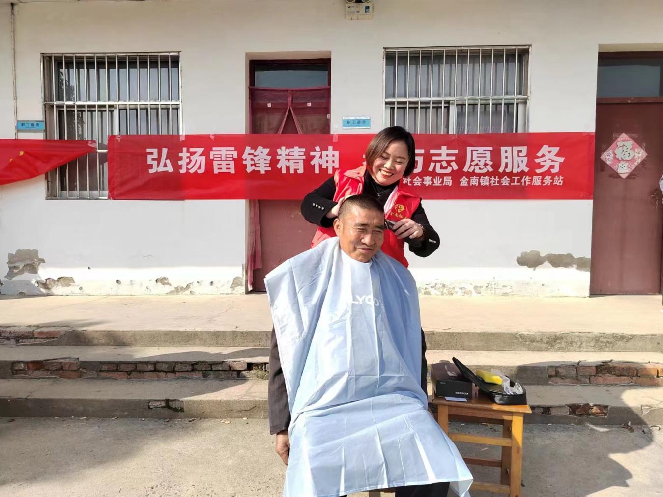 金南镇社工站开展“弘扬雷锋精神  参与志愿服务”活动.jpg